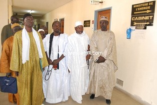 Les imams perplexes attendant l'annonce de la baisse par une voix autorisée