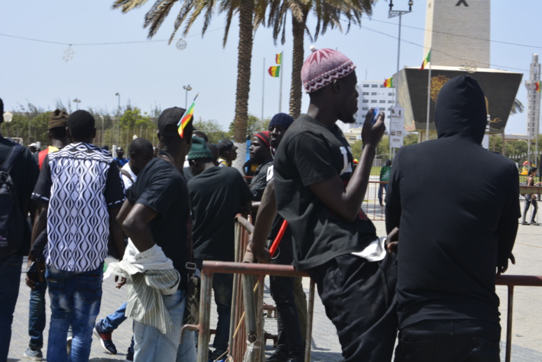 "Y’en a marre" à Obélisque: les premières images du rassemblement - Pas encore la grande affluence 