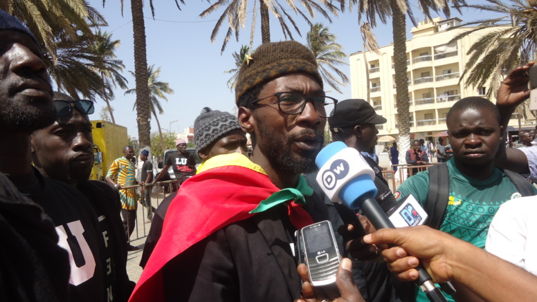 "Nous devons tous nous battre pour l’avancement de ce pays", (Y'en a marre) "Nous devons tous nous battre pour l’avancement de ce pays", (Y'en a marre)