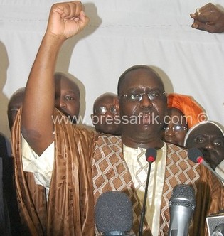 Le président de l'APR/Yaakaar, Macky Sall qui va attaquer Cheikh Tidiane Sy en justice