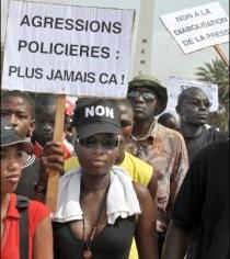 Sénégal-les journalistes exigent la mise en accusation de Farba Senghor