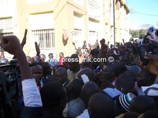 (PHOTOS) Sénégal-convocation de Macky à la police : une marée humaine à Dakar