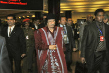 Le colonel Kadhafi quitte le 12e sommet de l'Union africaine.(Photo: AFP)