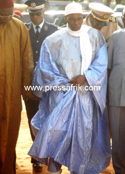 Le chef de l'Etat, Abdoulaye Wade promet de rétablir le fil du dialogue politique après les locales