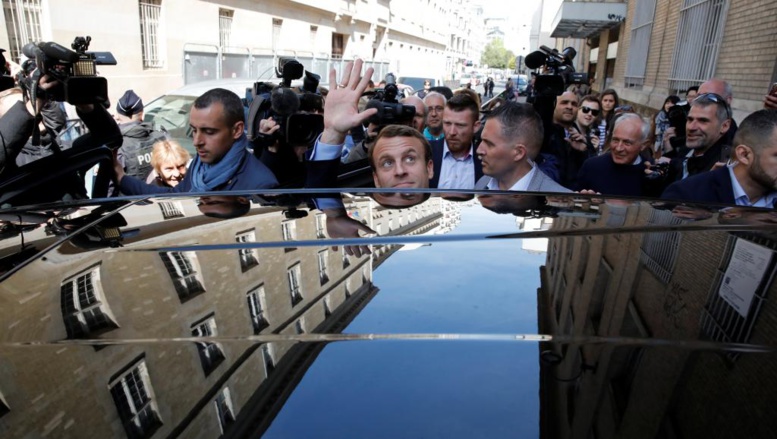 France: Emmanuel Macron repart en campagne sur le terrain