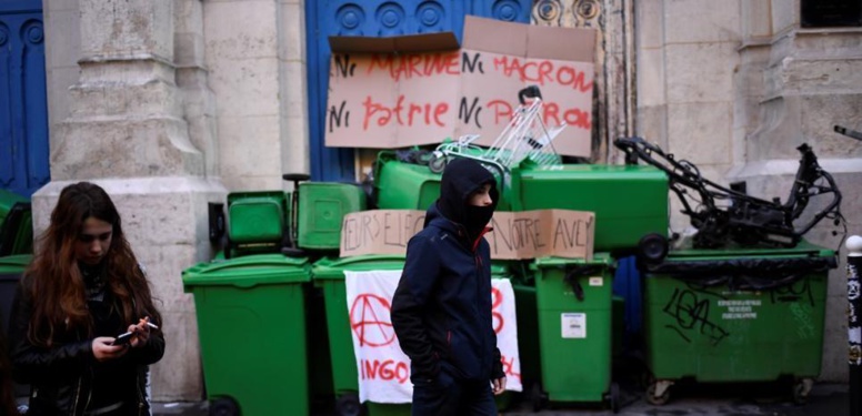 "Ni Le Pen, ni Macron" : plusieurs lycées bloqués à Paris, manifestation place de la République "Ni Le Pen, ni Macron" : plusieurs lycées bloqués à Paris, manifestation place de la République