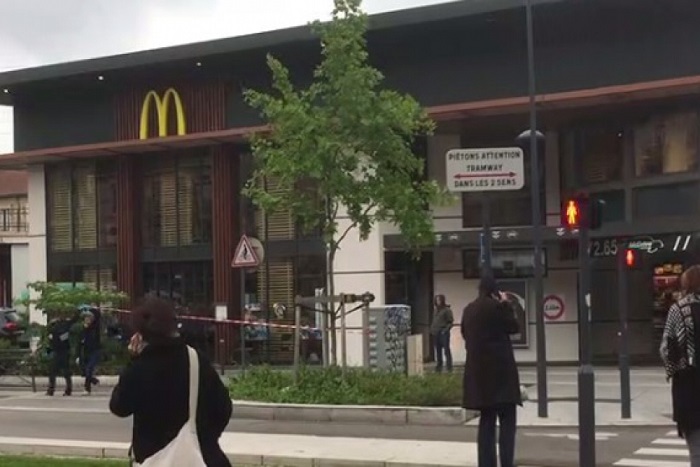Grenoble : un McDonald's évacué après une explosion suivie d'un incendie criminel