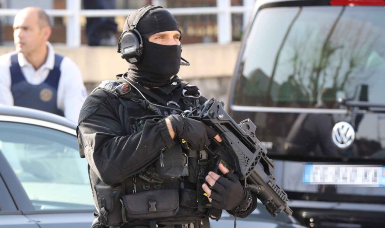 ​Nîmes: Trois personnes arrêtées en centre-ville après l'intervention du Raid, l'opération est terminée