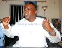 Le leader du Mouvement pour l'Action et la Citoyenneté (MAC) et rocker, Demba Dia