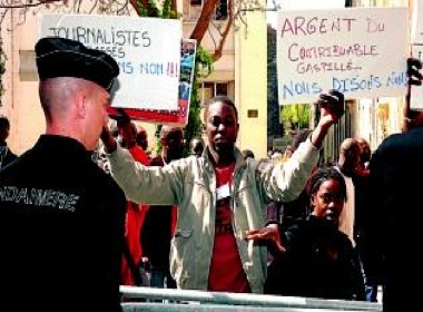 Sénégal: Wade copieusement hué à Montpellier, des manifestants tabassés