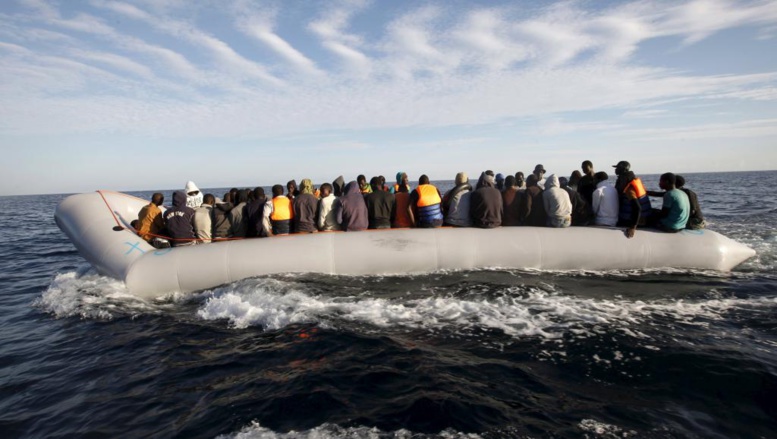 Les garde-côtes libyens interceptent des migrants secourus par une ONG Les garde-côtes libyens interceptent des migrants secourus par une ONG