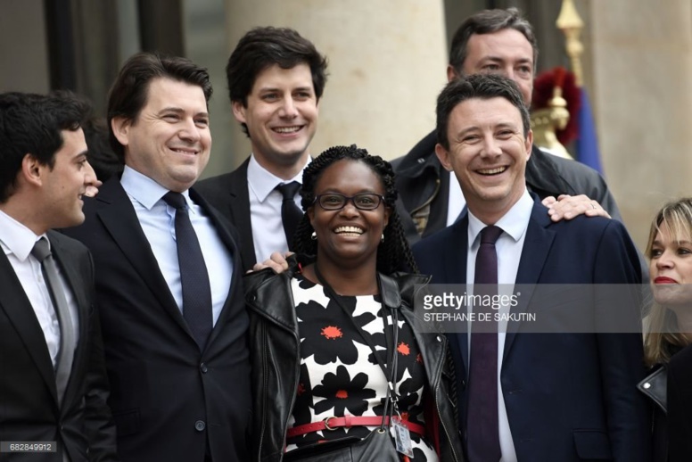 Passation de pouvoir Macron/Hollande : les premiers pas de Sibeth Ndiaye à l'Elysée Passation de pouvoir Macron/Hollande : les premiers pas de Sibeth Ndiaye à l'Elysée