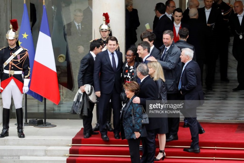 Passation de pouvoir Macron/Hollande : les premiers pas de Sibeth Ndiaye à l'Elysée Passation de pouvoir Macron/Hollande : les premiers pas de Sibeth Ndiaye à l'Elysée