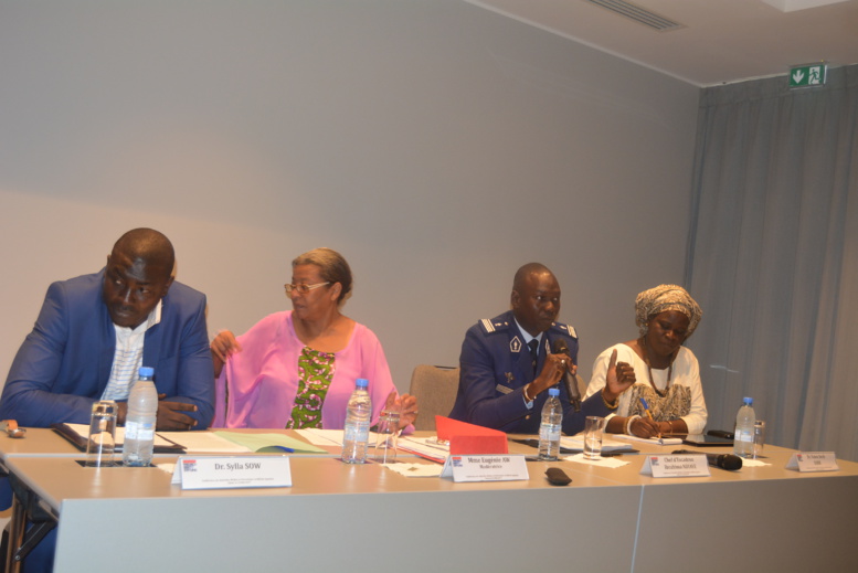 Panel sur Médias et Terrorisme : Un plaidoyer pour une collaboration entre forces de sécurité et presse Panel sur Médias et Terrorisme : Un plaidoyer pour une collaboration entre forces de sécurité et presse