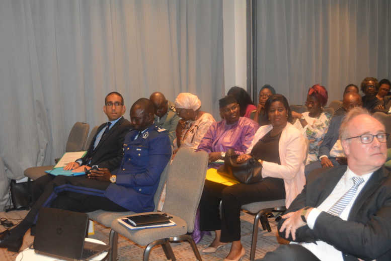 Panel sur Médias et Terrorisme : Un plaidoyer pour une collaboration entre forces de sécurité et presse Panel sur Médias et Terrorisme : Un plaidoyer pour une collaboration entre forces de sécurité et presse