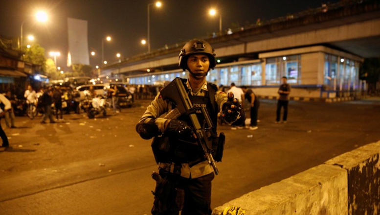 Indonésie: 3 policiers tués dans un attentat-suicide à Jakarta Indonésie: 3 policiers tués dans un attentat-suicide à Jakarta