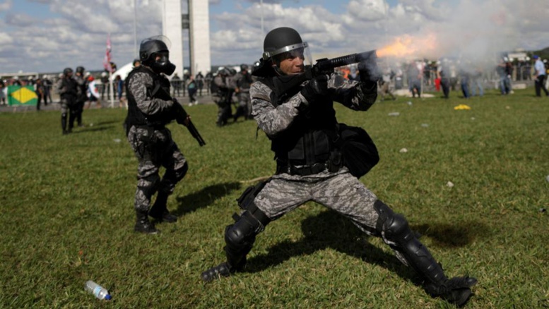Déploiement militaire à Brasilia après des débordements Déploiement militaire à Brasilia après des débordements