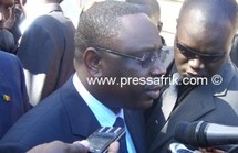 Le président de l'APR, Macky Sall interrogé par les journalistes