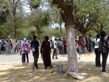 Des candidats au baccalauréat 2009 dans la cour du lycée Kennedy