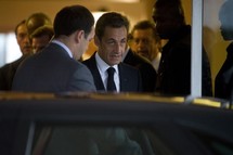 Le président Nicolas Sarkozy arrive à l'aéroport de Libreville le 16 juin 2009. (Photo: AFP)