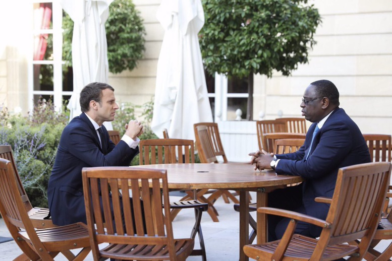 Twitter : La visite du président Macky Sall à l'Elysée entre ironies et sarcasmes Twitter : La visite du président Macky Sall à l'Elysée entre ironies et sarcasmes