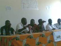 Les travailleurs de JLS en compagnie des syndicales des diverses centrales venus leur prêter main forte