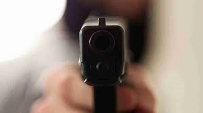 Scène de Far West à Liberté VI : un vieux atteint par balle