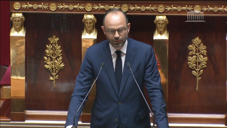 Le Premier ministre français annonce une hausse du prix du paquet de cigarette jusqu'à 10 euros... les internautes se moquent Le Premier ministre français annonce une hausse du prix du paquet de cigarette jusqu'à 10 euros... les internautes se moquent