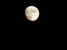 Observation de la lune au Sénégal (photo):www.visoterra.com/images/inter/med-pleine-lune-visoterra-14716.jpg
