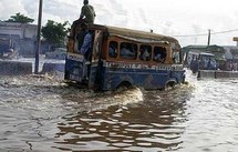 La banlieue de Dakar se "noie" dans les pluies diluviennes