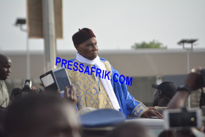 Retour réussi de Wade à Dakar : Le "monstre" politique a encore frappé Retour réussi de Wade à Dakar : Le "monstre" politique a encore frappé