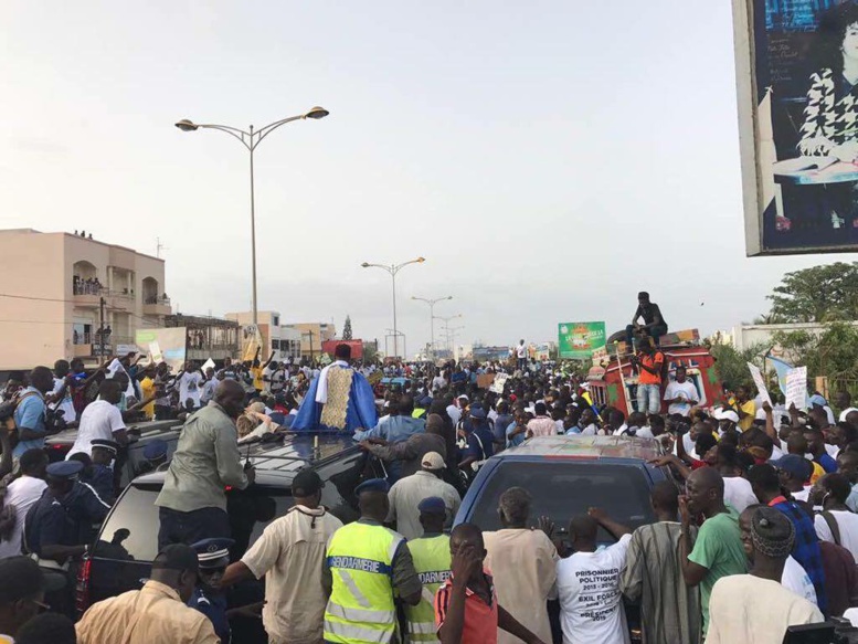 Wade entame la guerre des chiffres : "Je sais évaluer scientifiquement une foule et j'ai été accueilli par des millions de personnes" Wade entame la guerre des chiffres : "Je sais évaluer scientifiquement une foule et j'ai été accueilli par des millions de personnes"