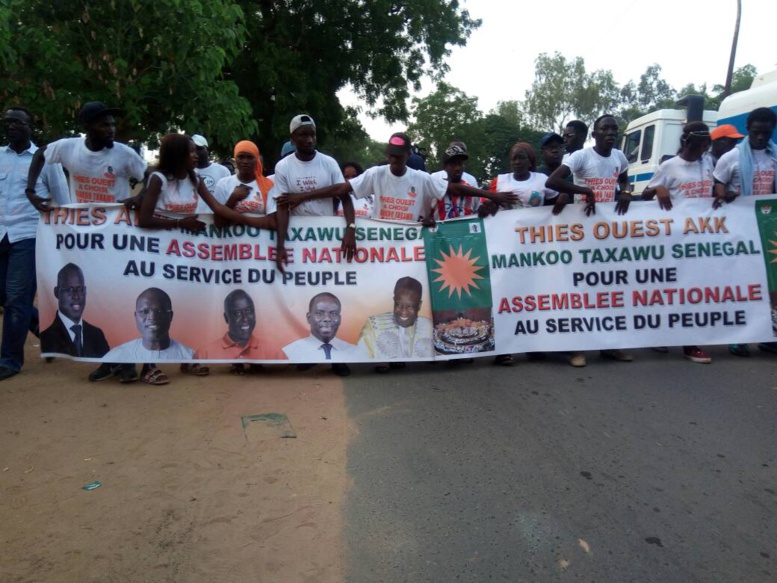 Direct-Thiès: les premières images de la marche de "Manko taxawu Sénégal" avec Idrissa Seck Direct-Thiès: les premières images de la marche de "Manko taxawu Sénégal" avec Idrissa Seck