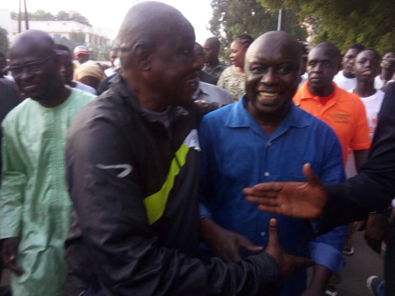 Direct-Thiès: les premières images de la marche de "Manko taxawu Sénégal" avec Idrissa Seck