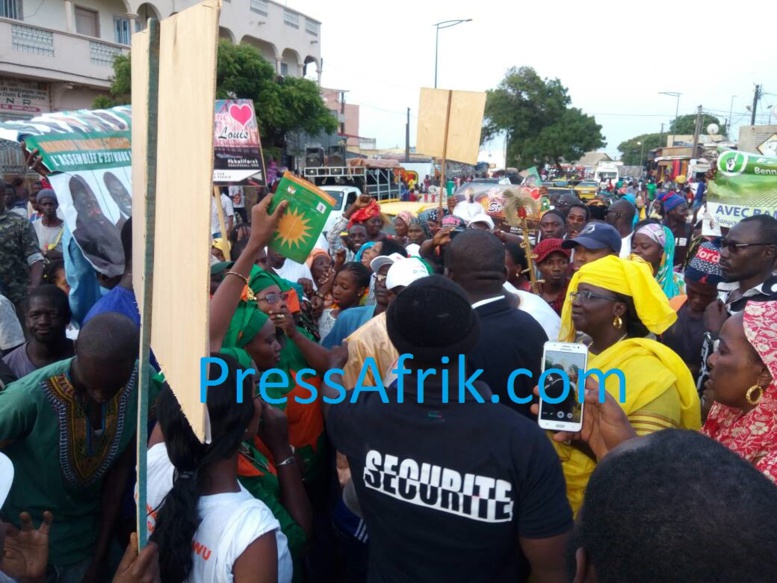 DIRECT Saint-Louis: les premières images de la caravane de "Manko Taxawu Senegaal" DIRECT Saint-Louis: les premières images de la caravane de "Manko Taxawu Senegaal"