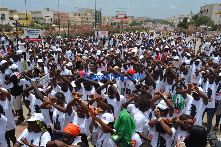 Législatives 2017: 1000 jeunes Khalifa entament une “marche silencieuse”, (Images) Législatives 2017: 1000 jeunes Khalifa entament une “marche silencieuse”, (Images)