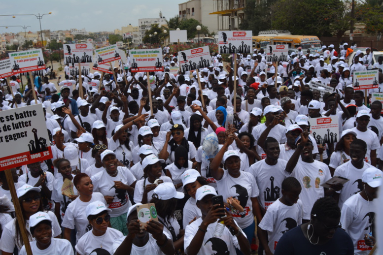 Législatives 2017: 1000 jeunes Khalifa entament une “marche silencieuse”, (Images) Législatives 2017: 1000 jeunes Khalifa entament une “marche silencieuse”, (Images)