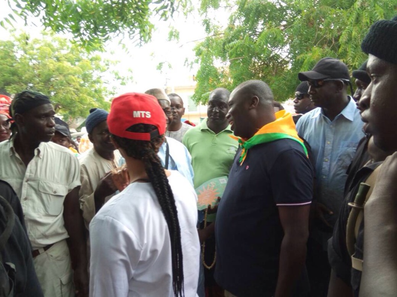 Législatives: Bamba Fall sillonne les rues de la Médina, (images) Législatives: Bamba Fall sillonne les rues de la Médina, (images)