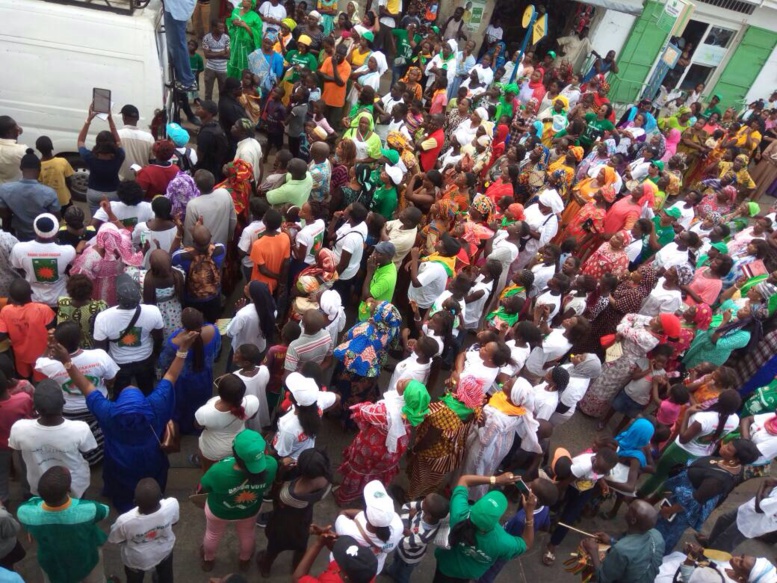 Législatives: Bamba Fall sillonne les rues de la Médina, (images) Législatives: Bamba Fall sillonne les rues de la Médina, (images)