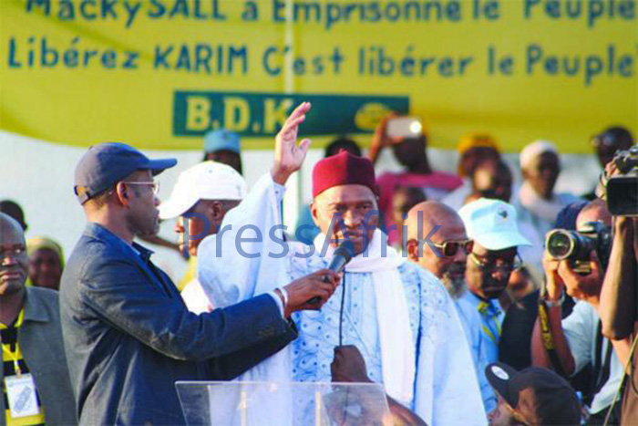 Me Wade se défoule sur Macky à Dagana : "Il dit que c'est moi qui lui ai offert les 7 milliards qu'il a aux Usa" Me Wade se défoule sur Macky à Dagana : "Il dit que c'est moi qui lui ai offert les 7 milliards qu'il a aux Usa"