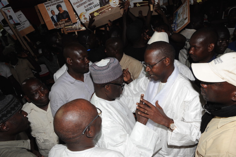 Législatives 2017: Niasse et Dionne se lancent des fleurs Législatives 2017: Niasse et Dionne se lancent des fleurs
