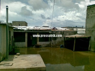 Les eaux de pluies conquiert cette maison