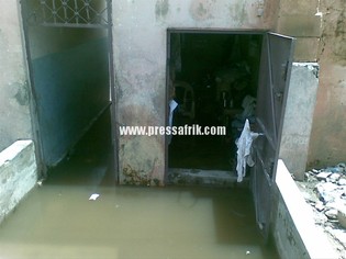 Des tailleurs qui ne peuvent s'exiler à cause de leurs clients qui les sollicitent beaucoup en cette veille de fête de Korité (Aïd el fitr)