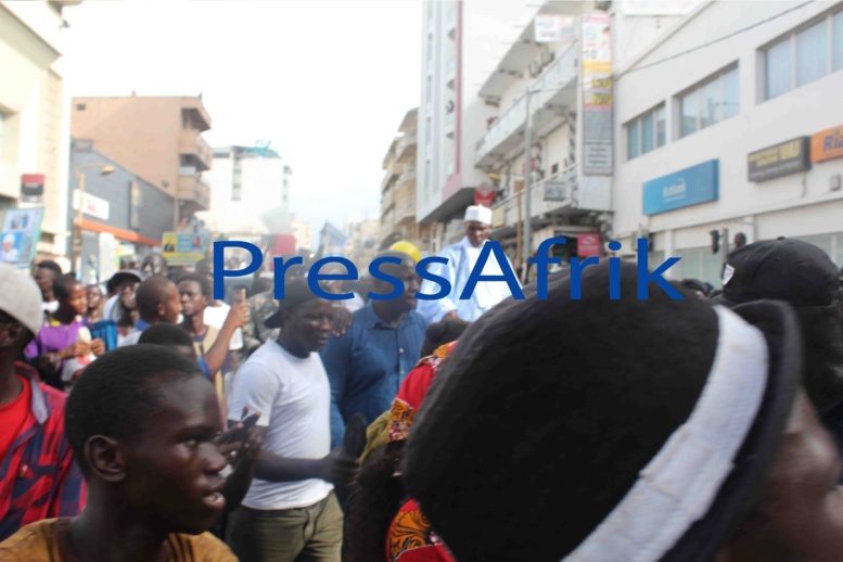 Les premières images de la marche bleue de Wattu Senegaal : Tous les Dakarois dehors pour "célébrer" Wade Les premières images de la marche bleue de Wattu Senegaal : Tous les Dakarois dehors pour "célébrer" Wade
