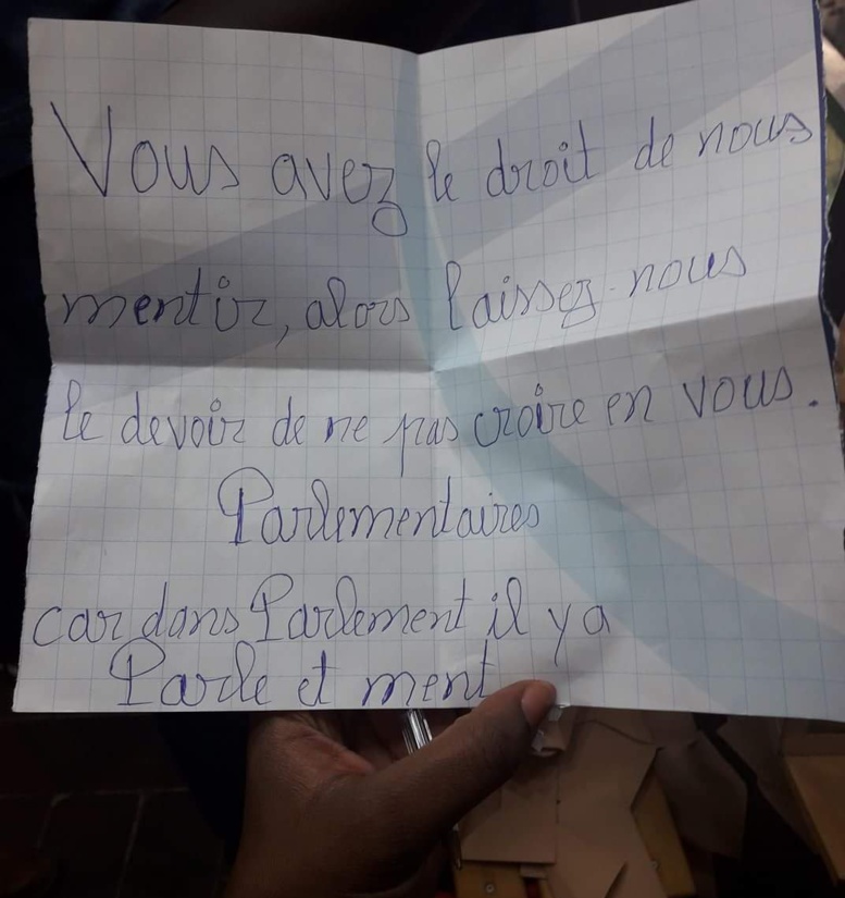 L'insolite du scrutin : A Casablanca, un électeur met une lettre à la place de son bulletin... Découvrez le contenu !!! L'insolite du scrutin : A Casablanca, un électeur met une lettre à la place de son bulletin... Découvrez le contenu !!!