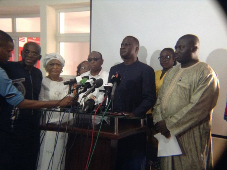 Suivez en direct la conférence de presse de Manko Taxawu Senegaal au siège du Grand parti Suivez en direct la conférence de presse de Manko Taxawu Senegaal au siège du Grand parti