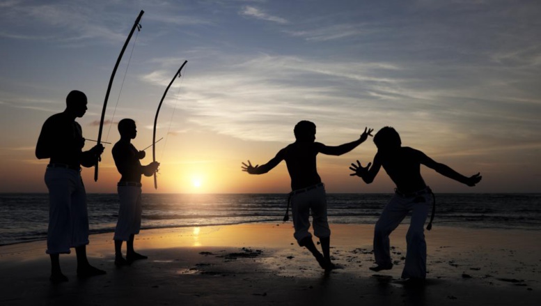 Capoeira en Gambie: retour aux sources pour un art né entre servitude et exil Capoeira en Gambie: retour aux sources pour un art né entre servitude et exil