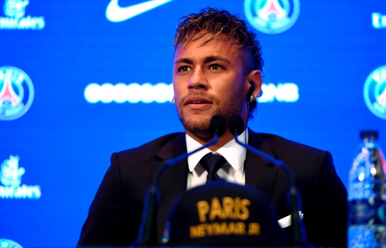 Les premiers mots de Neymar à Paris : "J'ai très faim de foot et je suis prêt à commencer demain (contre Amien)"