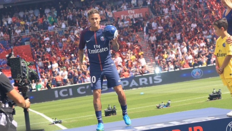 Neymar au PSG: «Je suis venu ici pour un grand défi» Neymar au PSG: «Je suis venu ici pour un grand défi»