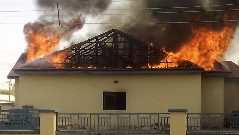 Attaque dans une église au Nigeria : 12 personnes tuées Attaque dans une église au Nigeria : 12 personnes tuées